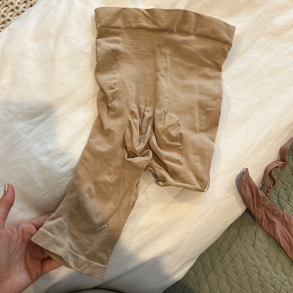 5 SKIMS Pieces - Picture 3 of 15